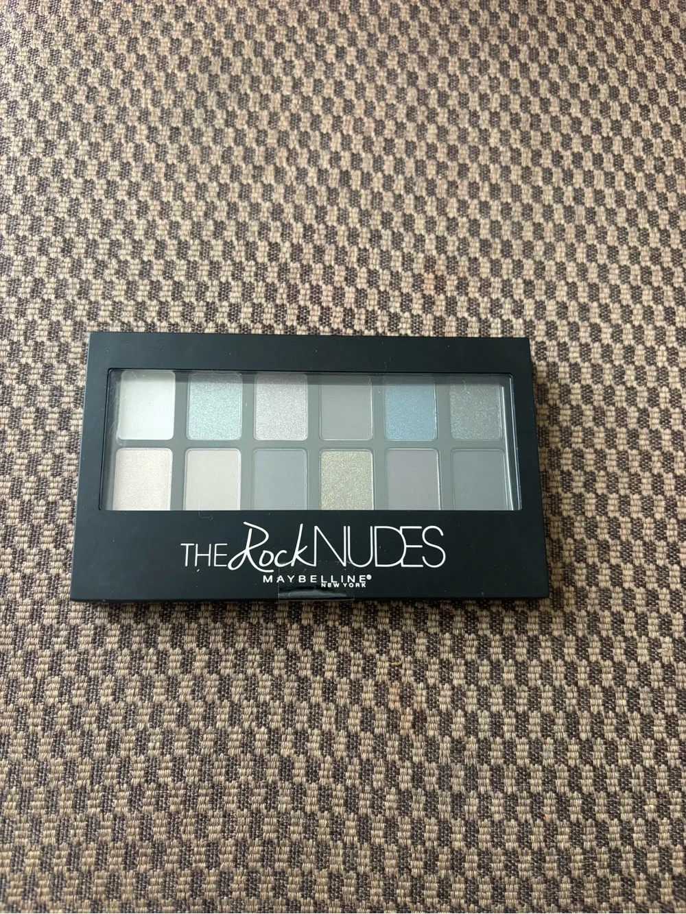 Maybelline includes palette